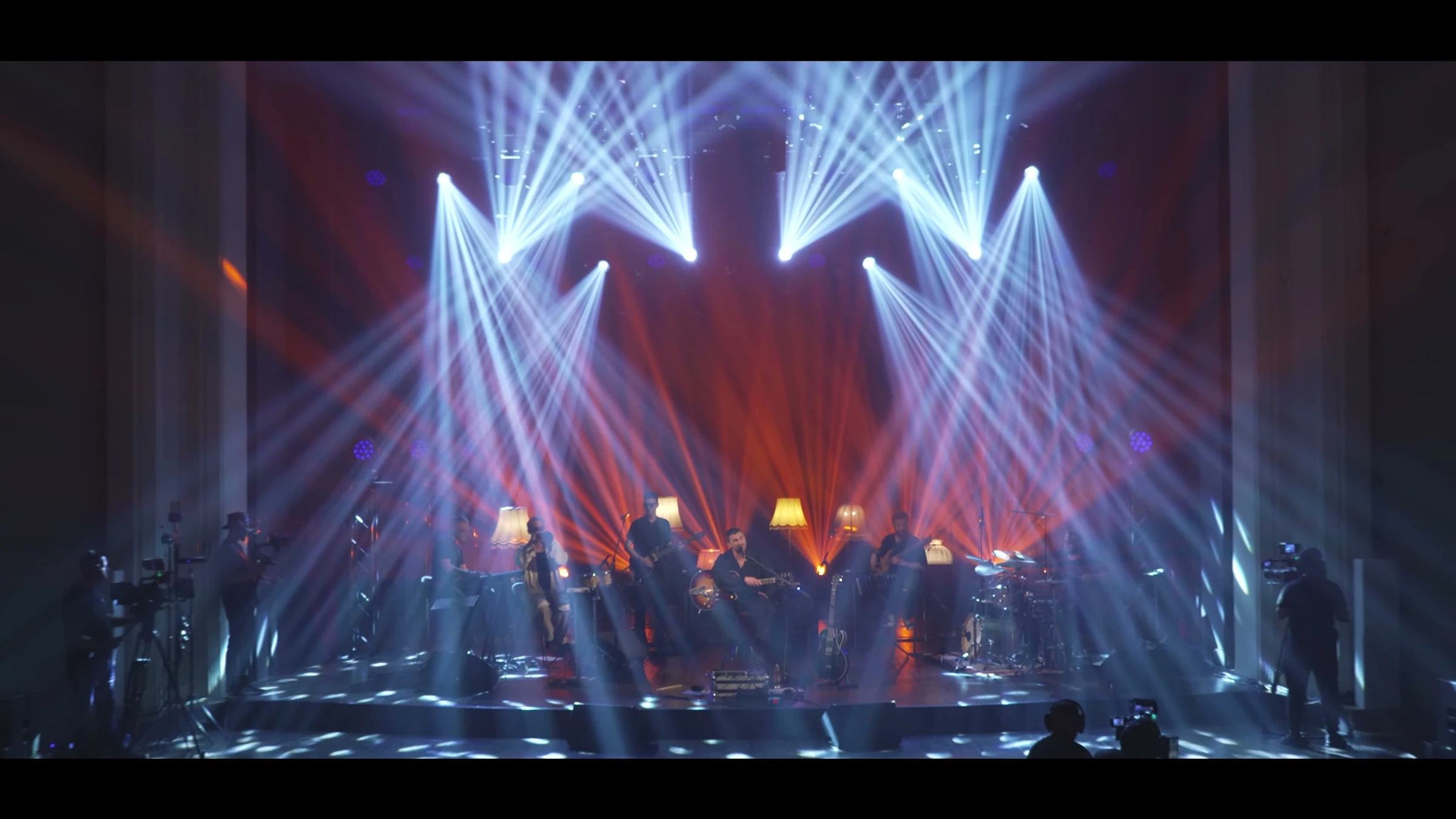 KATARSIS — Shpat Deda & The Private Jets — Strong symmetrical stage lighting architecture, full band and real concert scale.